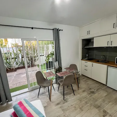 Apartment Relaxing Escape, Cozy Terrace Bravo's House